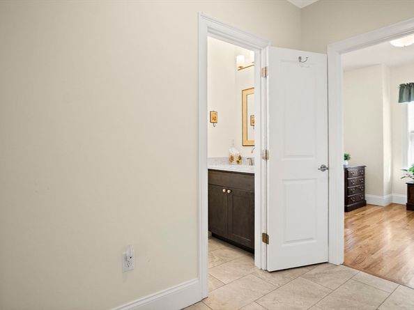 8 Winning Farm Rd 8, Woburn MA 01801