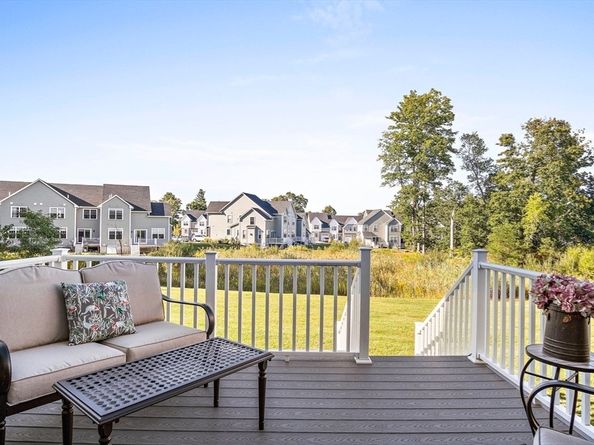 8 Winning Farm Rd 8, Woburn MA 01801