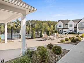 8 Winning Farm Rd 8, Woburn MA 01801