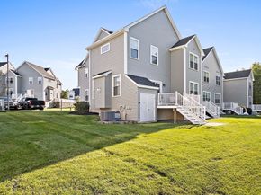 8 Winning Farm Rd 8, Woburn MA 01801