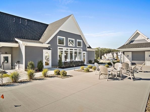 8 Winning Farm Rd 8, Woburn MA 01801