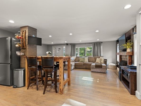 182 Westford St, Chelmsford MA 01824