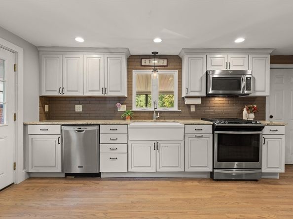 182 Westford St, Chelmsford MA 01824
