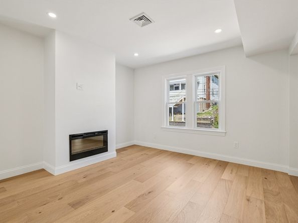 32 Larch 32, Boston MA 02135