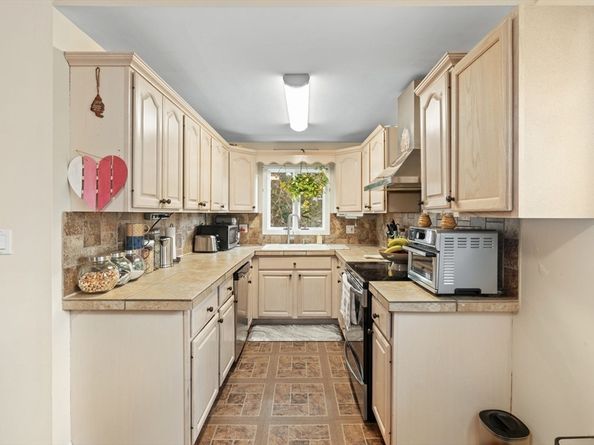 48R Tappan Pl, Everett MA 02149