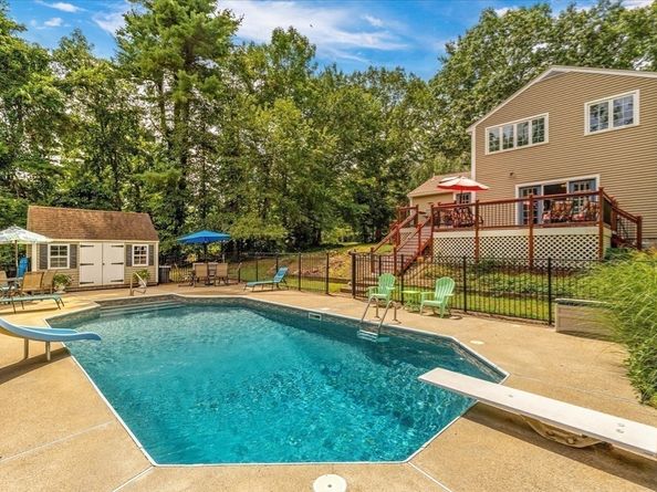 38 Old Powder House Rd, Lakeville MA 02347