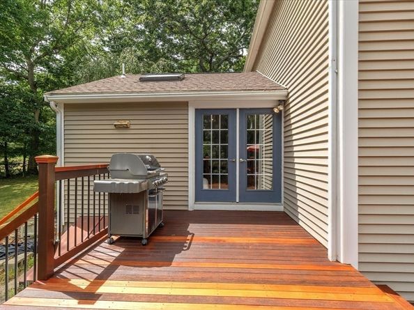 38 Old Powder House Rd, Lakeville MA 02347