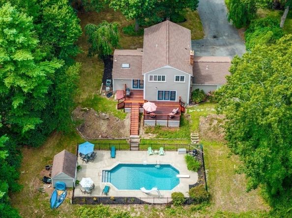 38 Old Powder House Rd, Lakeville MA 02347