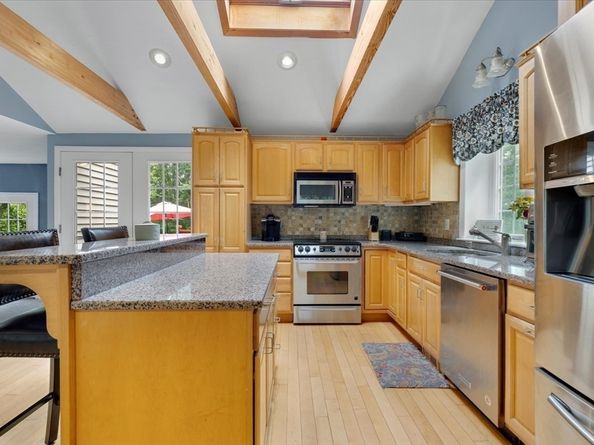 38 Old Powder House Rd, Lakeville MA 02347