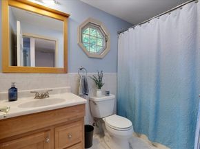 38 Old Powder House Rd, Lakeville MA 02347