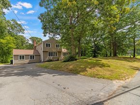 38 Old Powder House Rd, Lakeville MA 02347