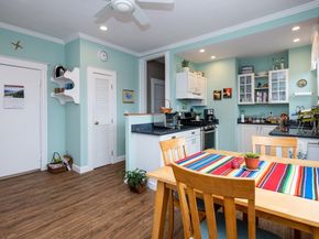 48 Essex St 7, Salem MA 01970