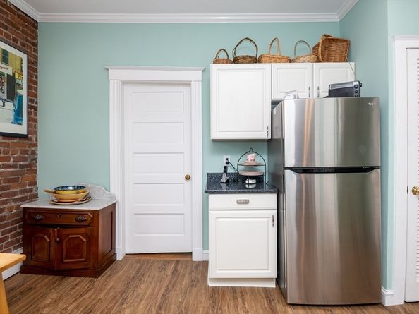 48 Essex St 7, Salem MA 01970