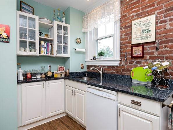 48 Essex St 7, Salem MA 01970