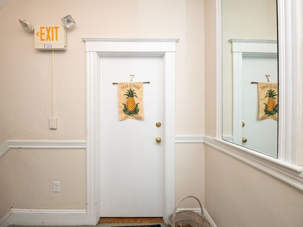 48 Essex St 7, Salem MA 01970