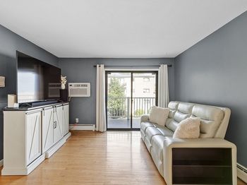 37 Hosmer St