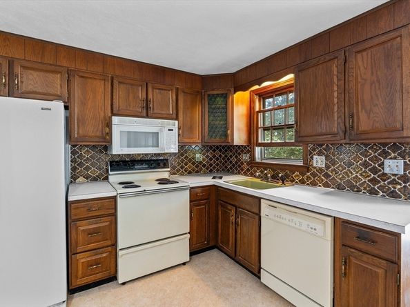 8 Emily Road, Framingham MA 01701