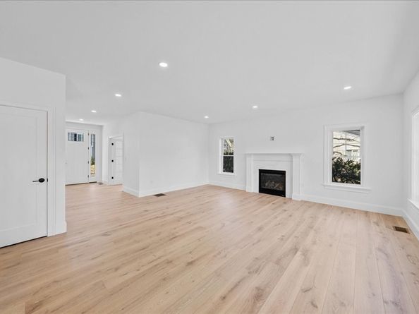 17 Harwood Rd, Natick MA 01760