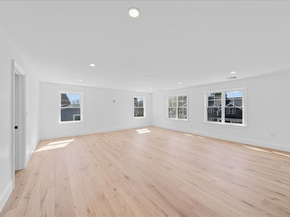 17 Harwood Rd, Natick MA 01760
