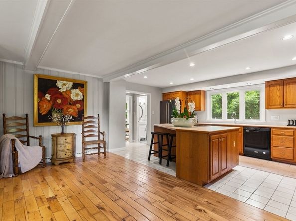 124 Hillside Rd, North Andover MA 01845