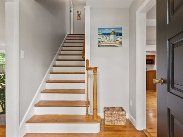 124 Hillside Rd, North Andover MA 01845