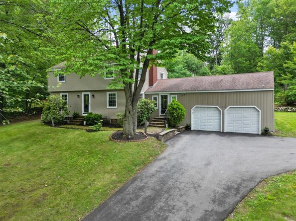 124 Hillside Rd, North Andover MA 01845