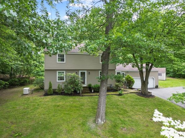 124 Hillside Rd, North Andover MA 01845