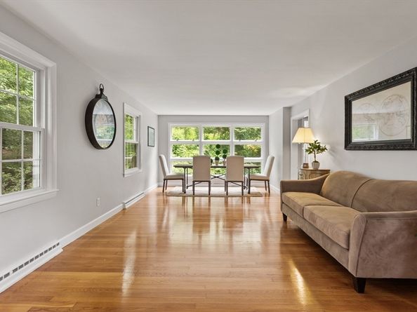 124 Hillside Rd, North Andover MA 01845