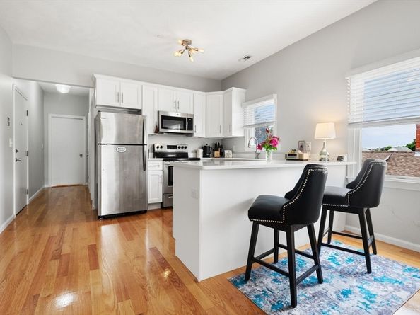 162 Willow Rd 11, Nahant MA 01908