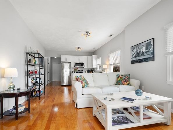 162 Willow Rd 11, Nahant MA 01908