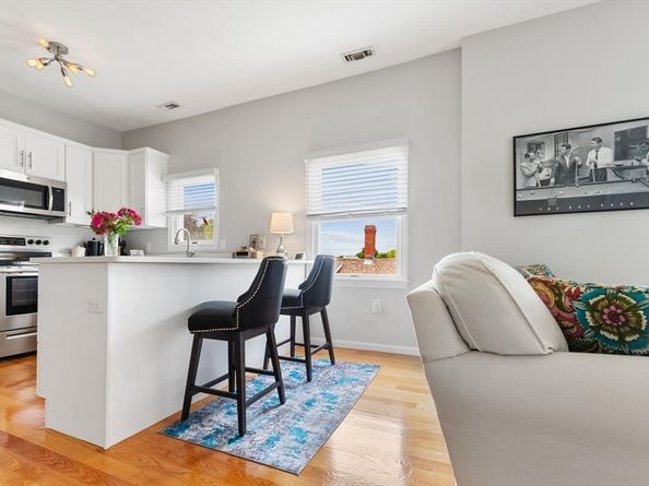 162 Willow Rd 11, Nahant MA 01908