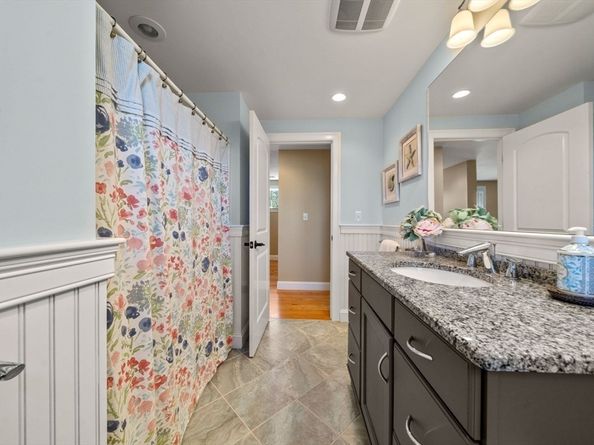 11 Redtail Ln, Carver MA 02330