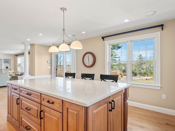 11 Redtail Ln, Carver MA 02330