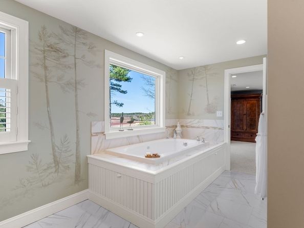 11 Redtail Ln, Carver MA 02330