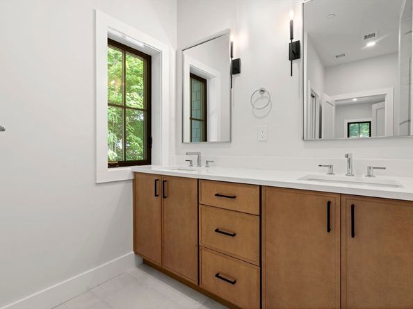 145 Warren St 4, Newton MA 02459