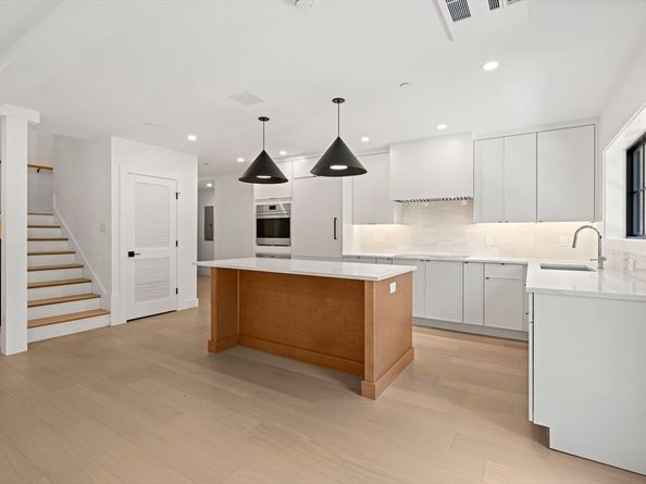 145 Warren St 4, Newton MA 02459