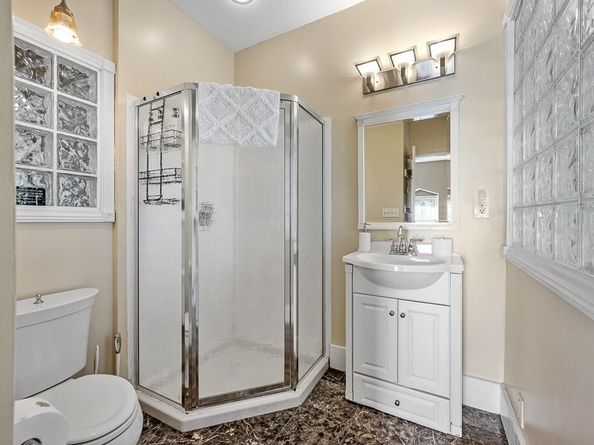 2 Oxford Pl, Worcester MA 01609