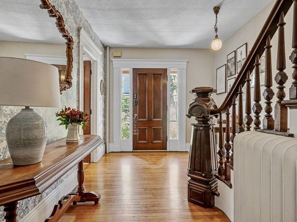 2 Oxford Pl, Worcester MA 01609