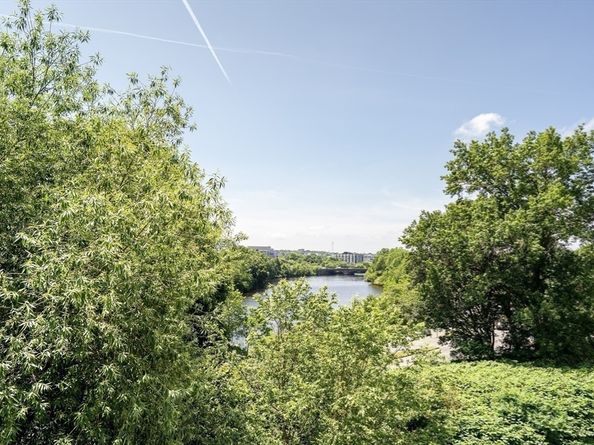 231 Coolidge Ave 410, Watertown MA 02472