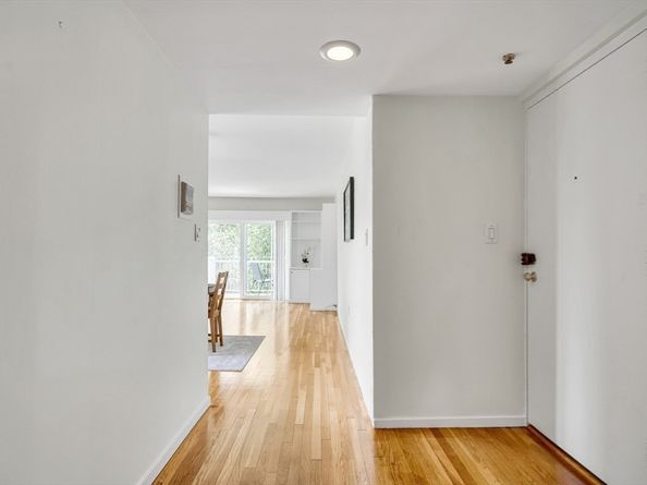 231 Coolidge Ave 410, Watertown MA 02472
