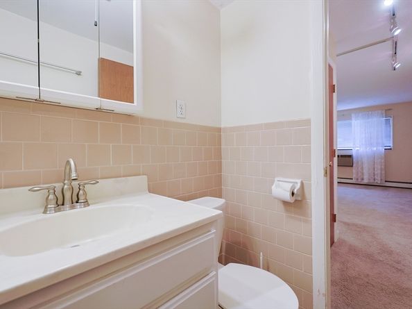 79 Walnut St 3, Newton MA 02460