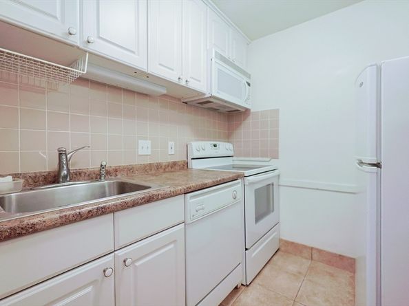 79 Walnut St 3, Newton MA 02460