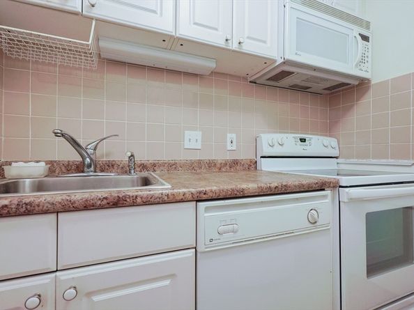 79 Walnut St 3, Newton MA 02460