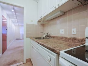79 Walnut St 3, Newton MA 02460