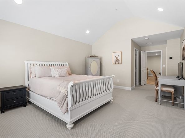 27 Richardson Dr 27, Millis MA 02054