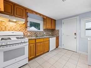 22 Arthur St, Framingham MA 01702