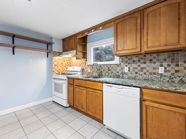 22 Arthur St, Framingham MA 01702