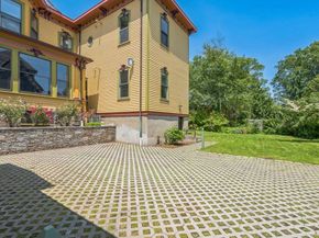 929 Beacon St, Newton MA 02459