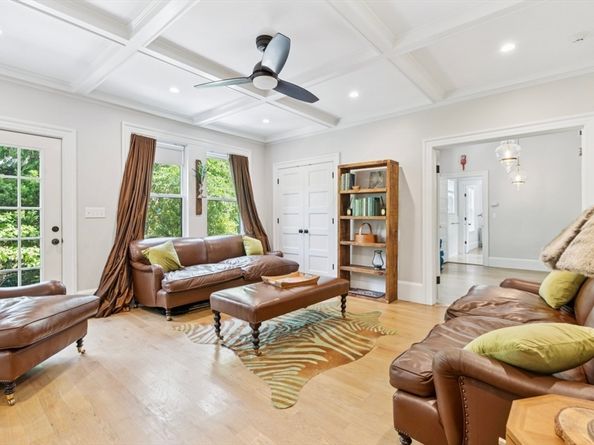 929 Beacon St, Newton MA 02459
