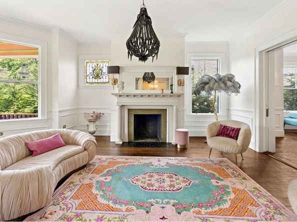 929 Beacon St, Newton MA 02459